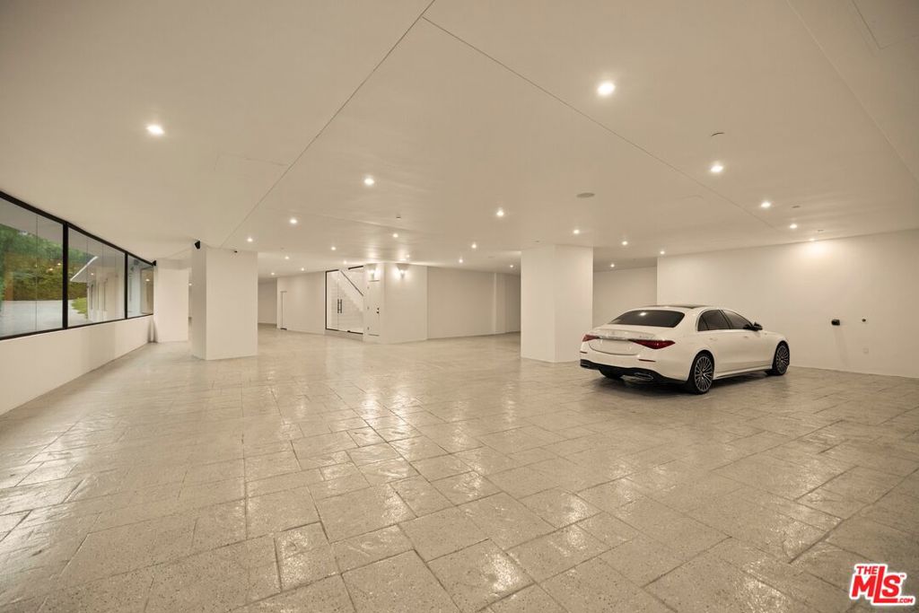 677 Nimes Road Property Photo 33