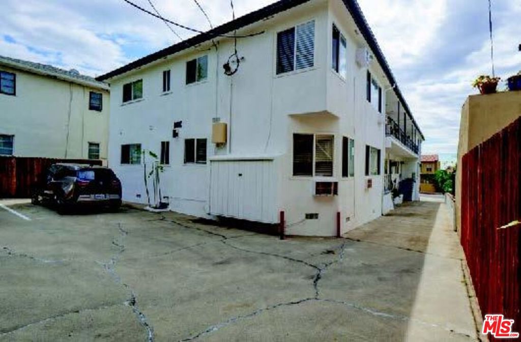 8261 Norton Avenue Property Photo 8