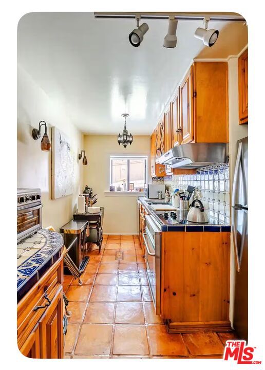 4216 Glenalbyn Drive Property Photo 6