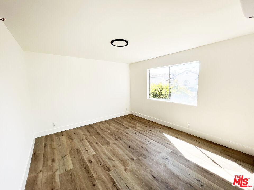 11430 Cedar Avenue 7 Property Photo 4