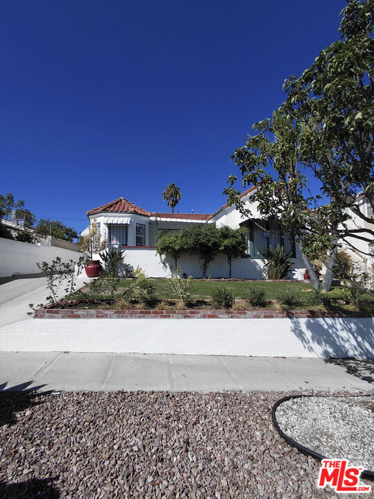 1851 S Cloverdale Avenue Property Photo 3