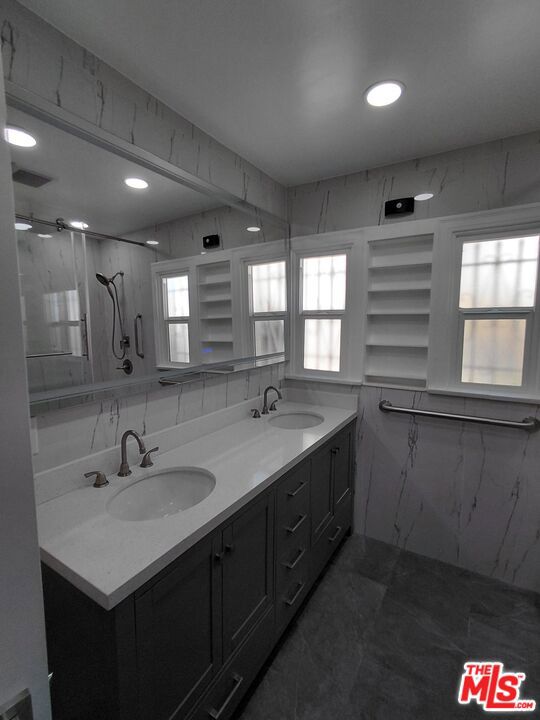 1851 S Cloverdale Avenue Property Photo 13