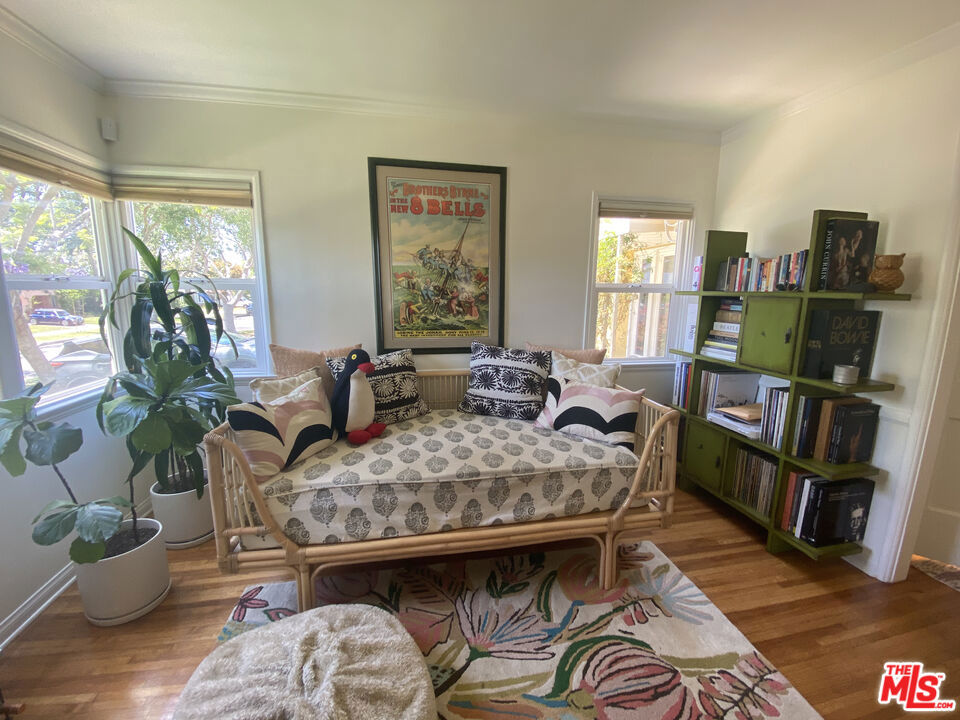 221 W 64th Place Property Photo 8