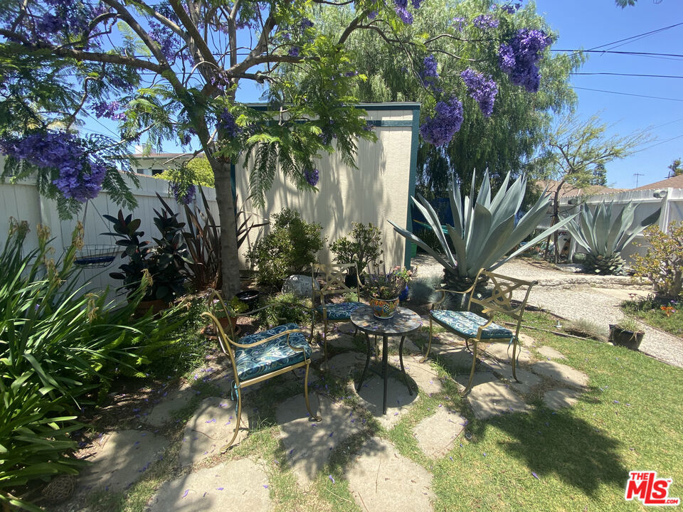 221 W 64th Place Property Photo 10