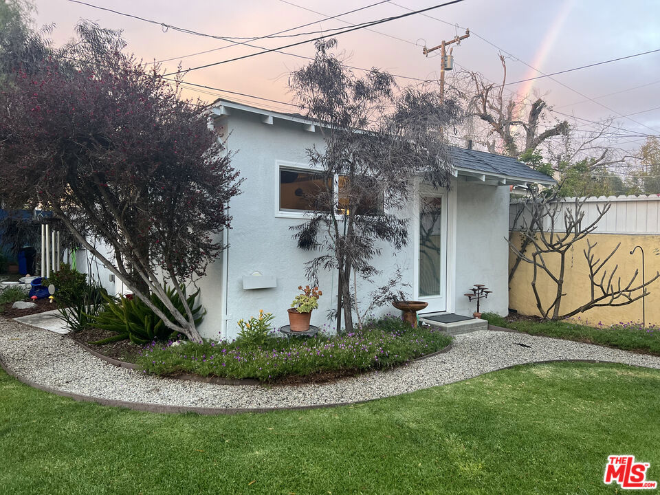 221 W 64th Place Property Photo 11