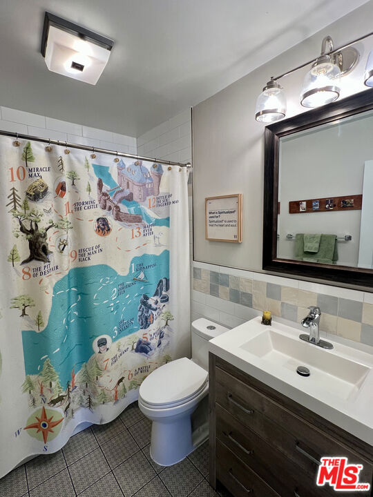 221 W 64th Place Property Photo 12