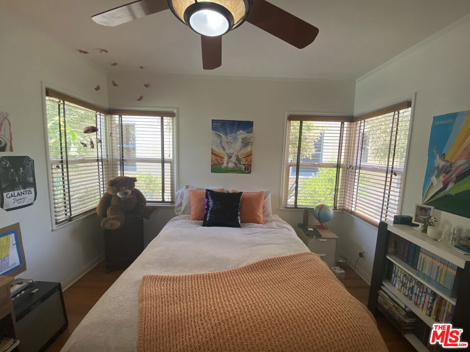 221 W 64th Place Property Photo 13