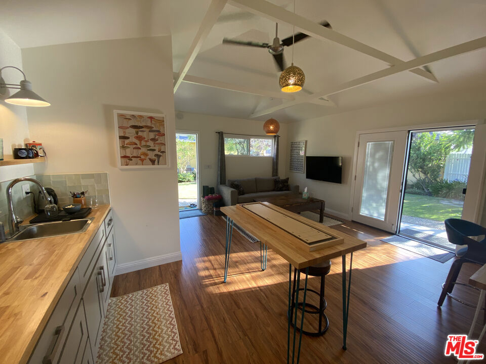 221 W 64th Place Property Photo 16