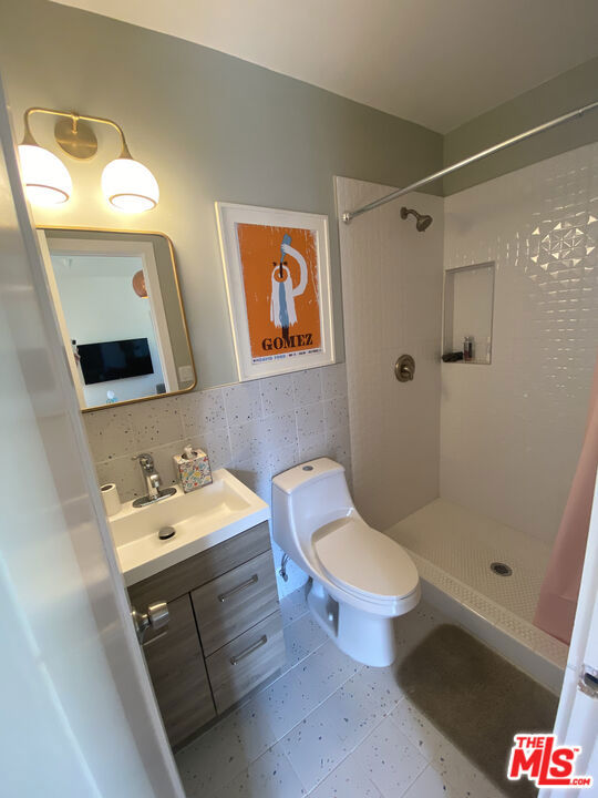 221 W 64th Place Property Photo 17