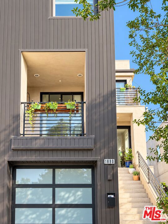 1880 Lucretia Avenue Property Photo 1