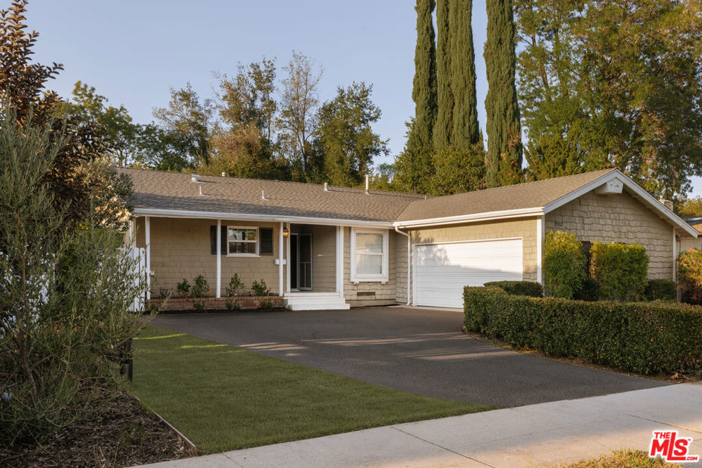 22251 Kittridge Street Property Photo 1