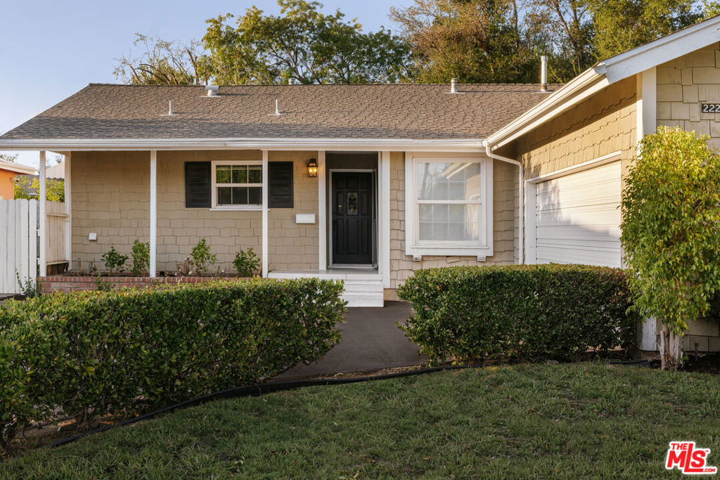 22251 Kittridge Street Property Photo 23