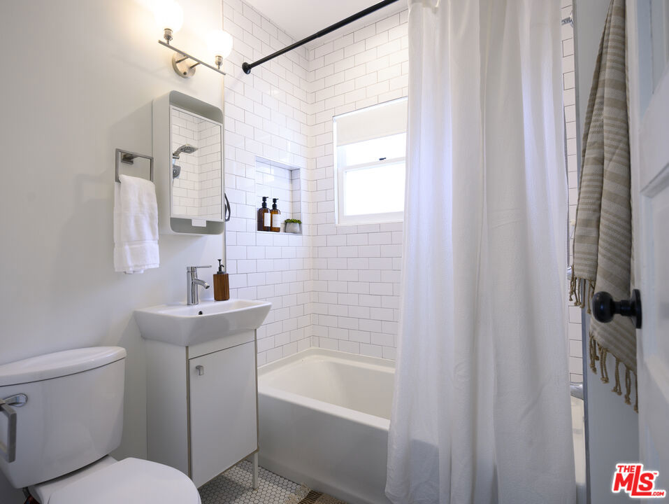 2238 W 28th Street Property Photo 17