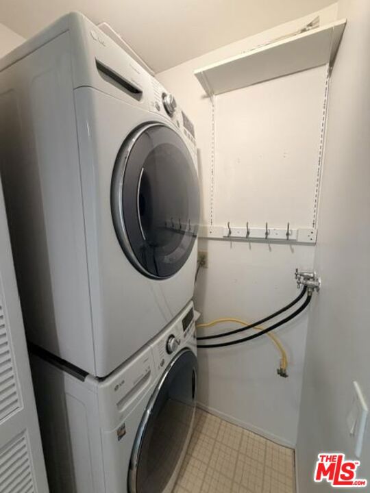 520 S Barrington Avenue 116 Property Photo 14