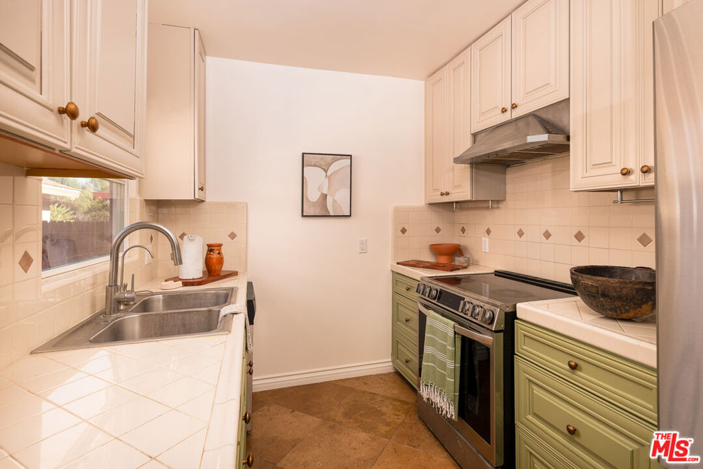 2646 Rich Street Property Photo 8