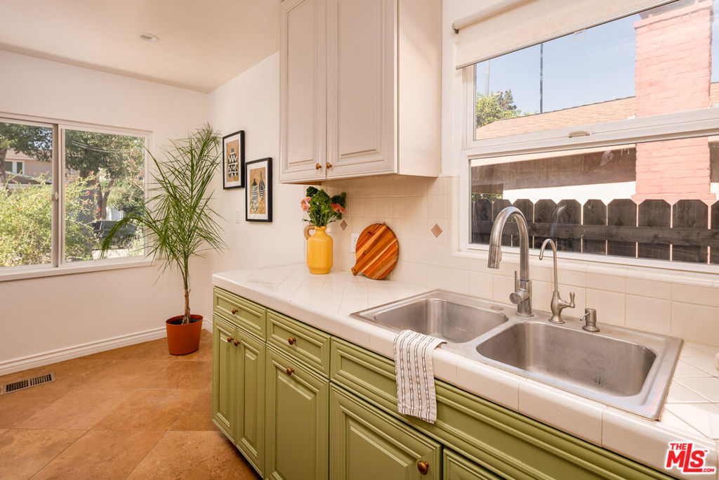 2646 Rich Street Property Photo 9