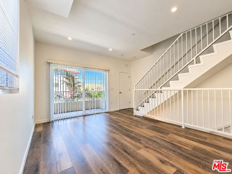 1211 Fedora Street Property Photo 2