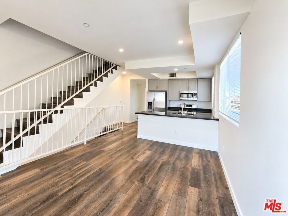 1211 Fedora Street Property Photo 3
