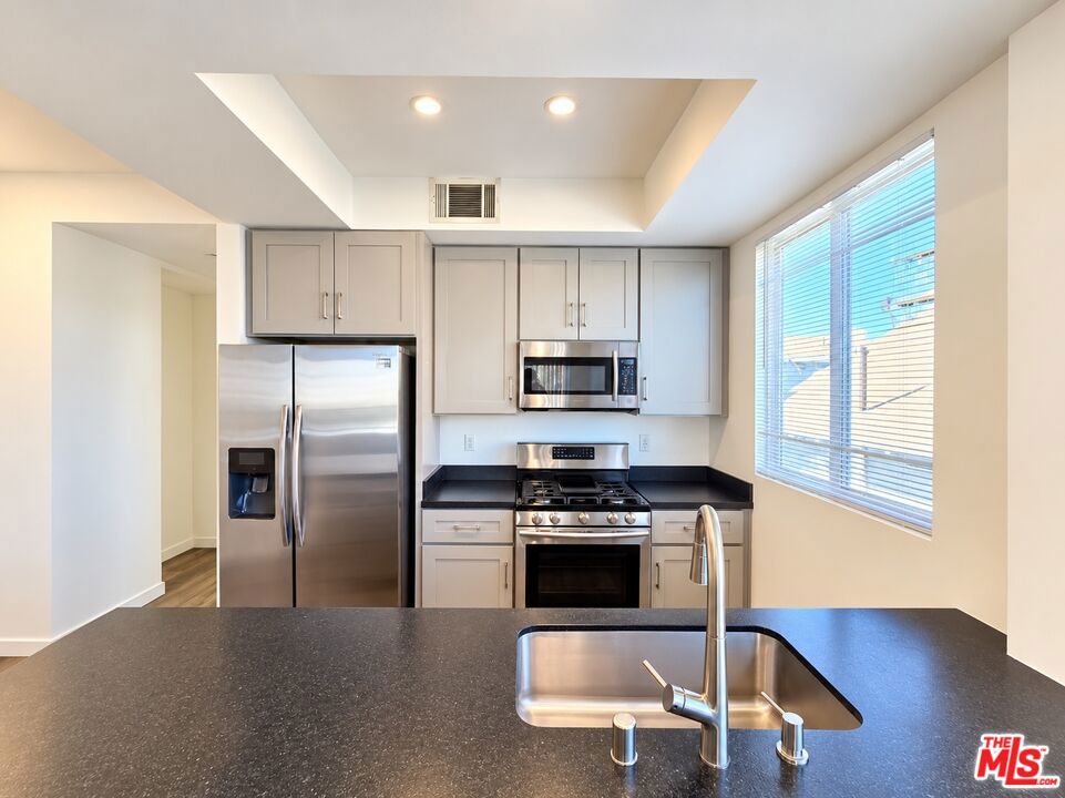 1211 Fedora Street Property Photo 5