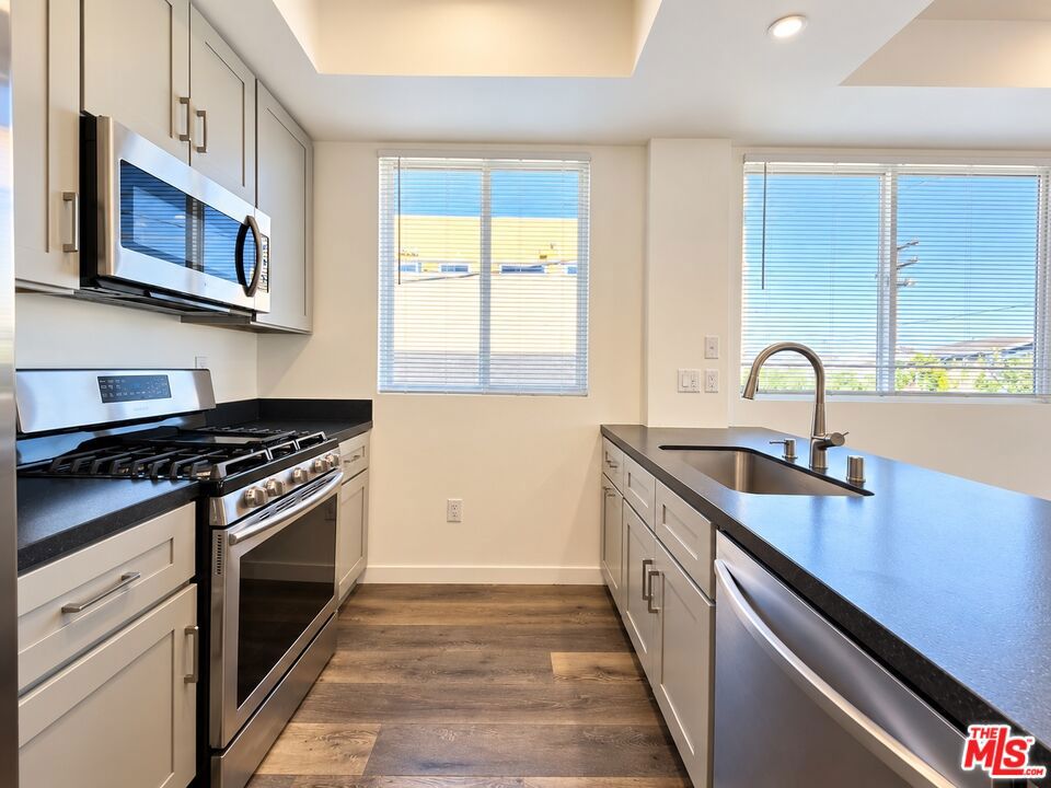 1211 Fedora Street Property Photo 6