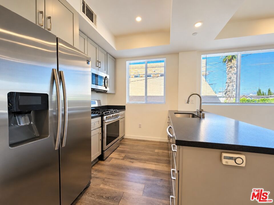 1211 Fedora Street Property Photo 8