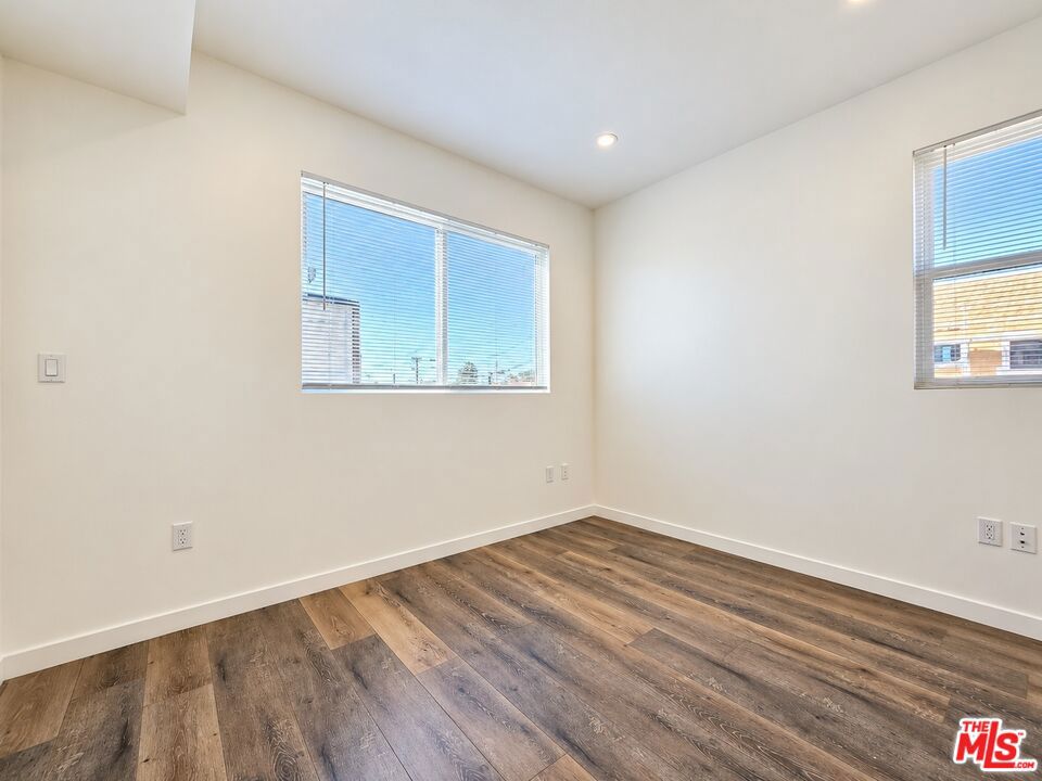 1211 Fedora Street Property Photo 11
