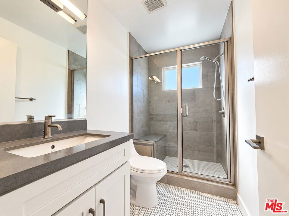 1211 Fedora Street Property Photo 17