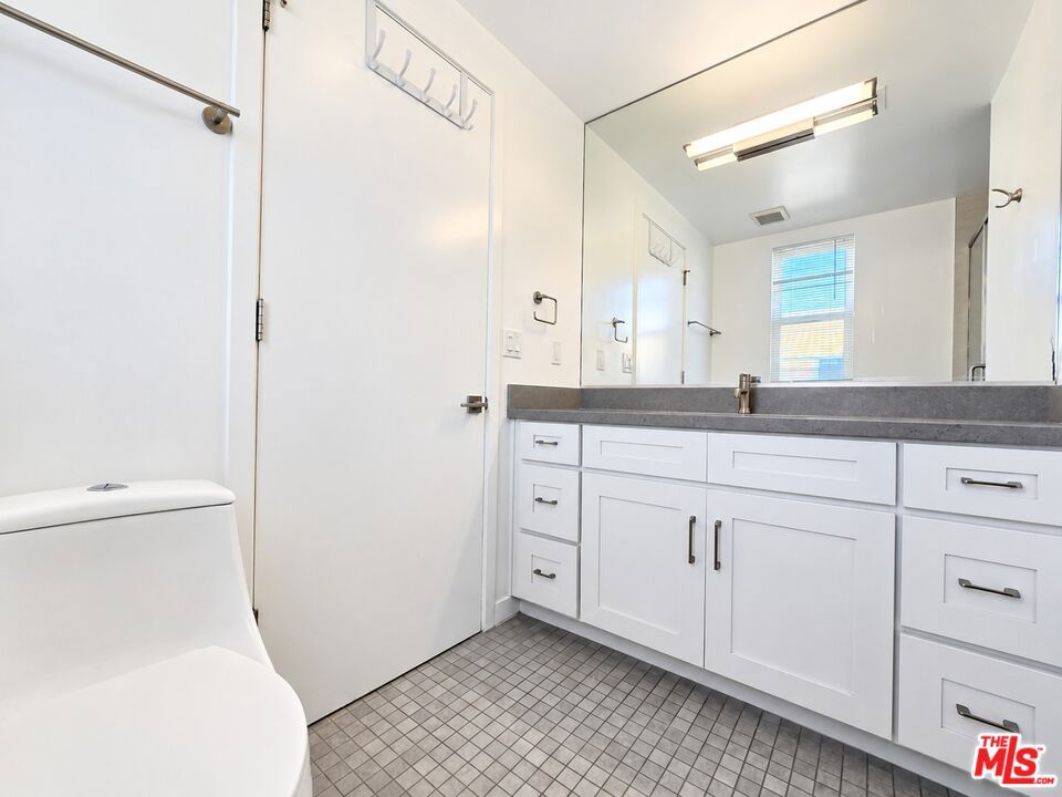 1211 Fedora Street Property Photo 21