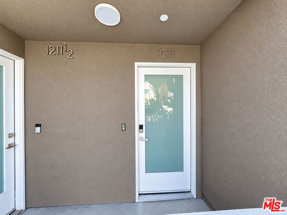 1211 Fedora Street Property Photo 34