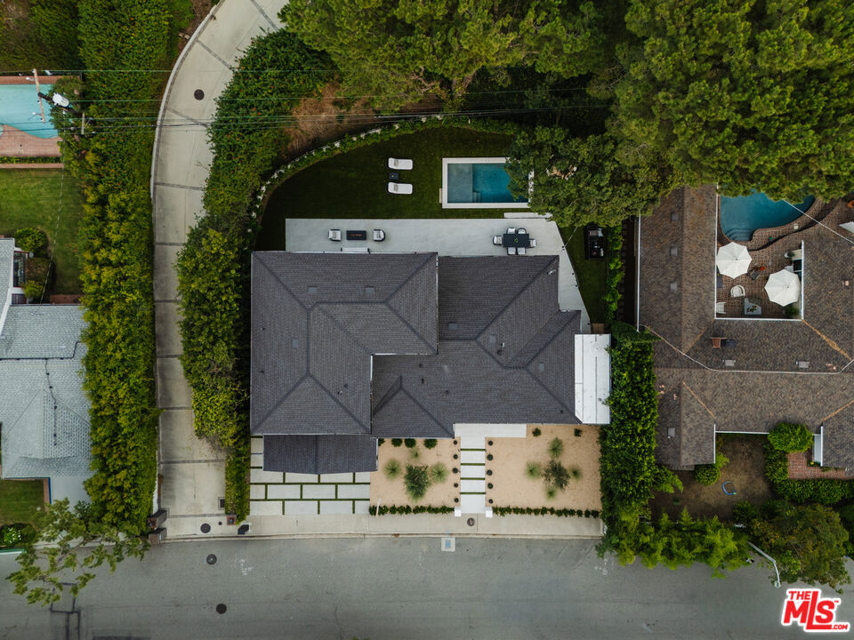 1902 Roscomare Road Property Photo 20