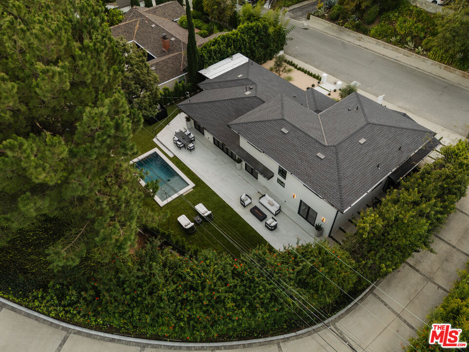 1902 Roscomare Road Property Photo 21