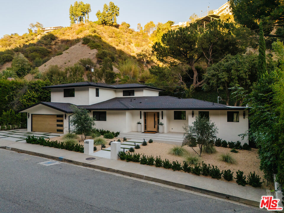 1902 Roscomare Road Property Photo 22
