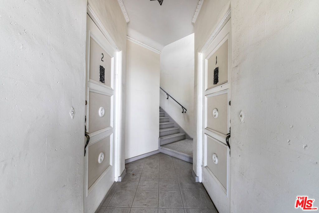 1047 S Orange Grove Avenue Property Photo 7