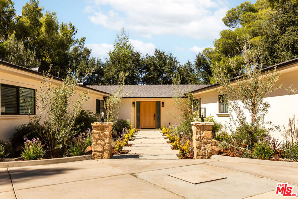 16402 Placerita Canyon Road Property Photo 2