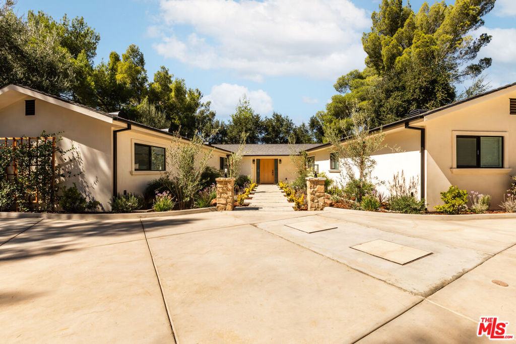 16402 Placerita Canyon Road Property Photo 3