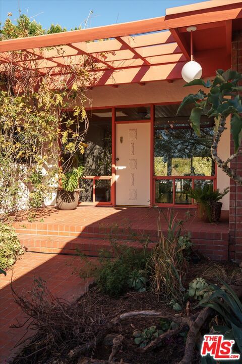 10848 Plainview Avenue Property Photo 5