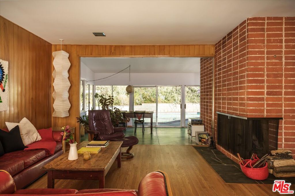 10848 Plainview Avenue Property Photo 8