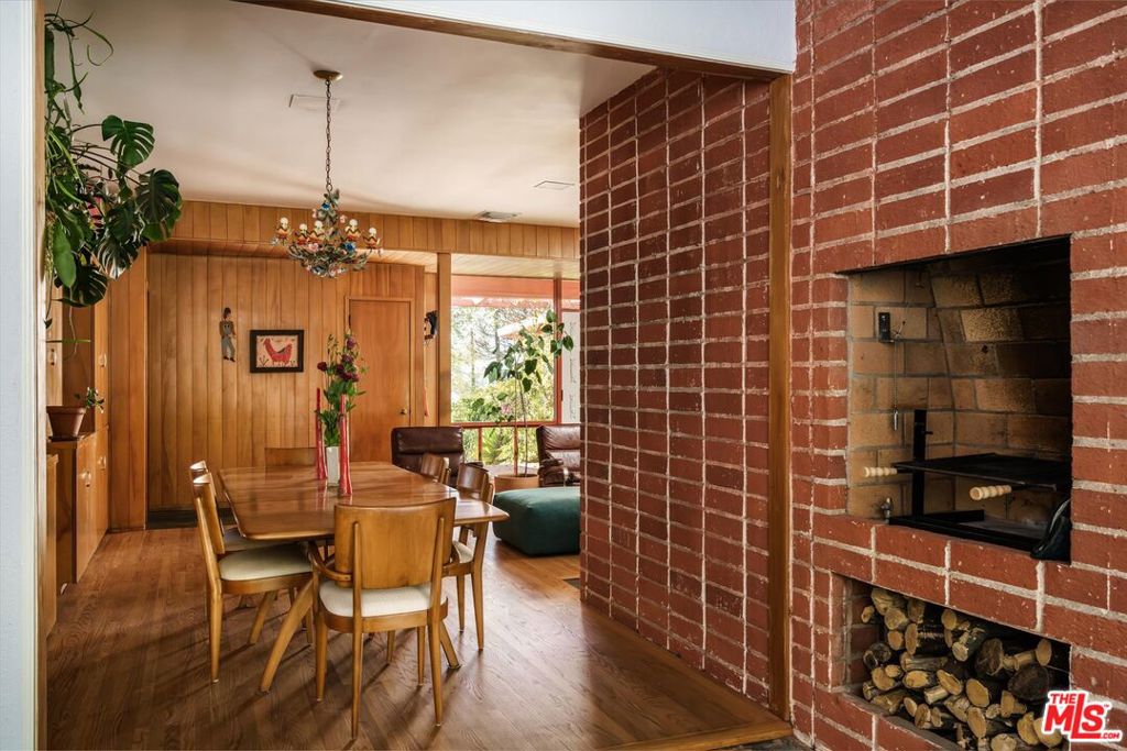 10848 Plainview Avenue Property Photo 15