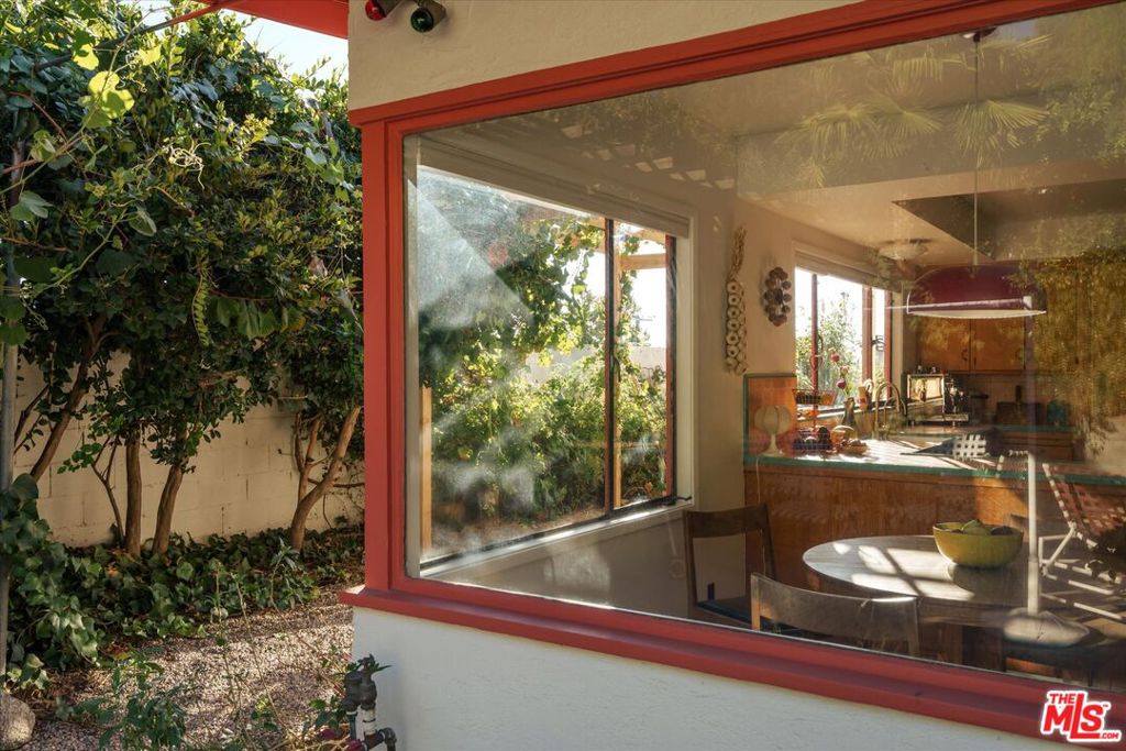 10848 Plainview Avenue Property Photo 22