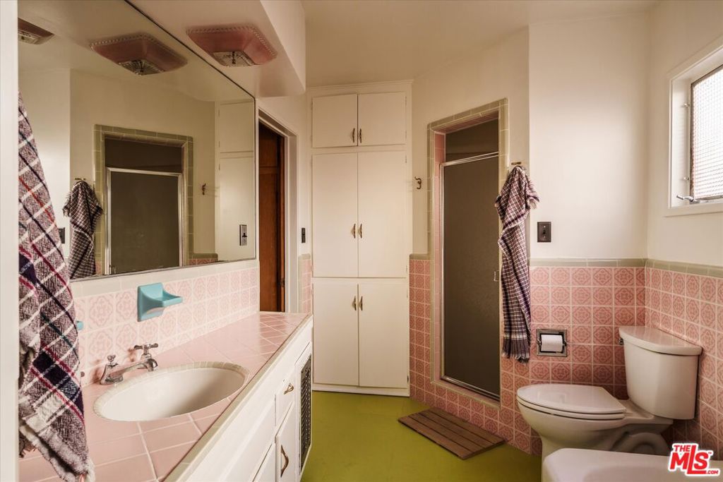 10848 Plainview Avenue Property Photo 30