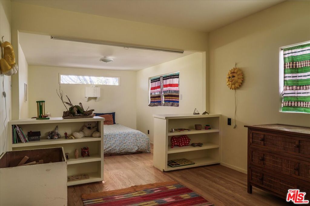 10848 Plainview Avenue Property Photo 34