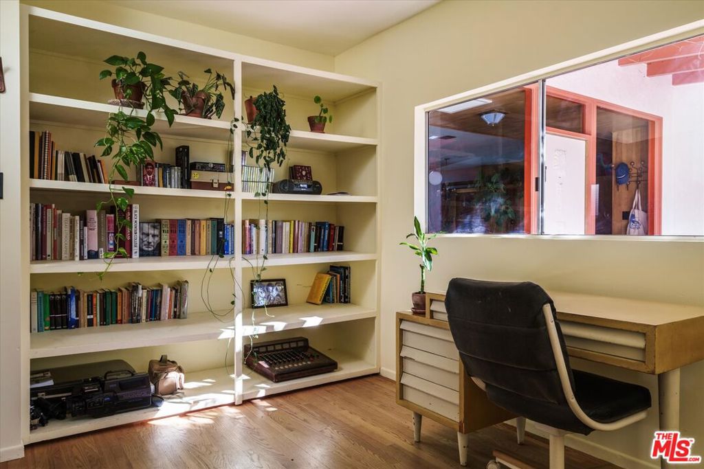 10848 Plainview Avenue Property Photo 40