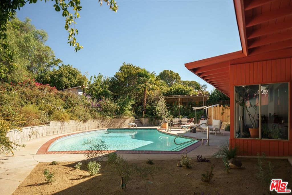 10848 Plainview Avenue Property Photo 41