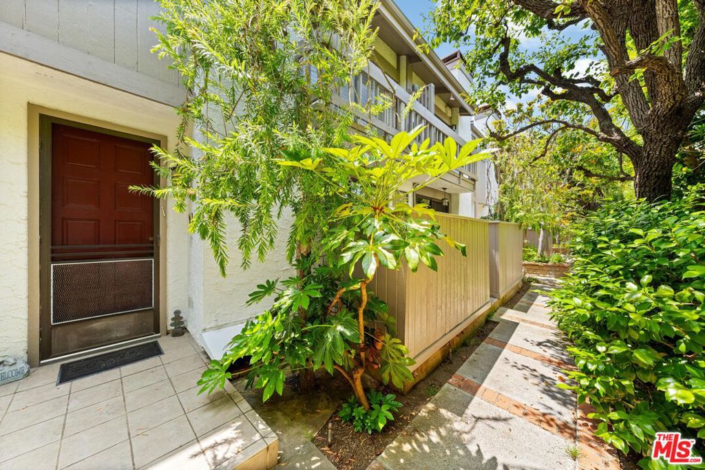 1015 21st Street B Property Photo 8