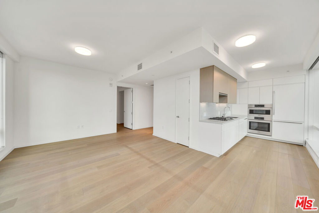 877 Francisco Street 628 Property Photo 5