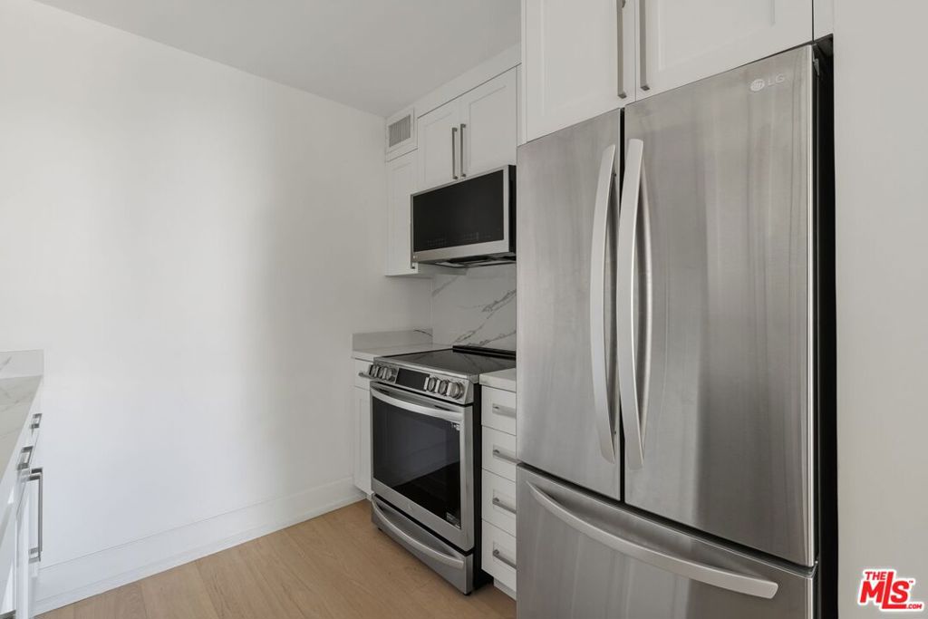 970 Palm Avenue 211 Property Photo 6