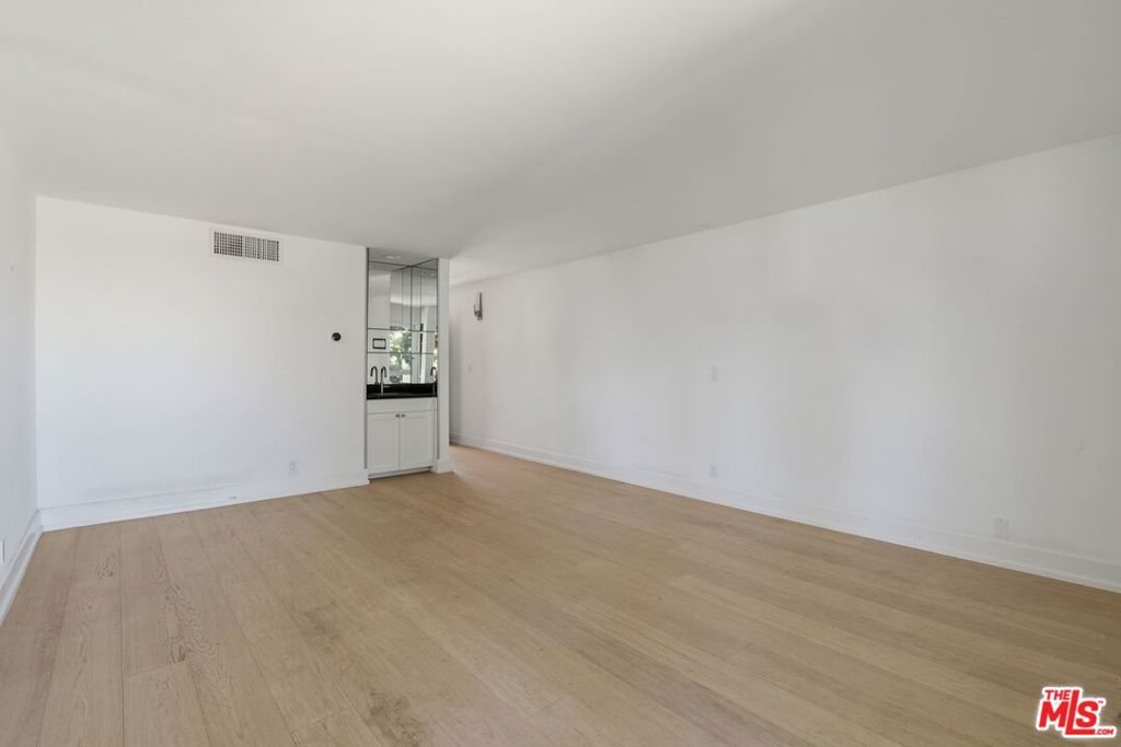970 Palm Avenue 211 Property Photo 15