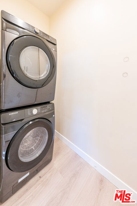 15505 Saticoy Street Property Photo 4