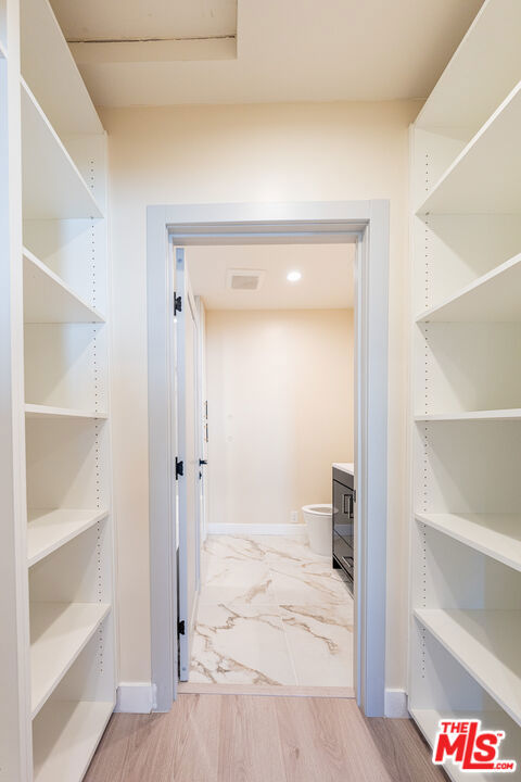 15505 Saticoy Street Property Photo 10