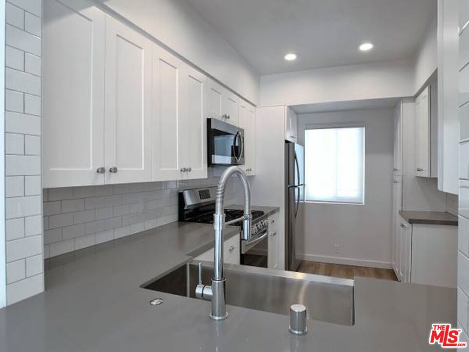 1900 Silver 207 Property Photo 4